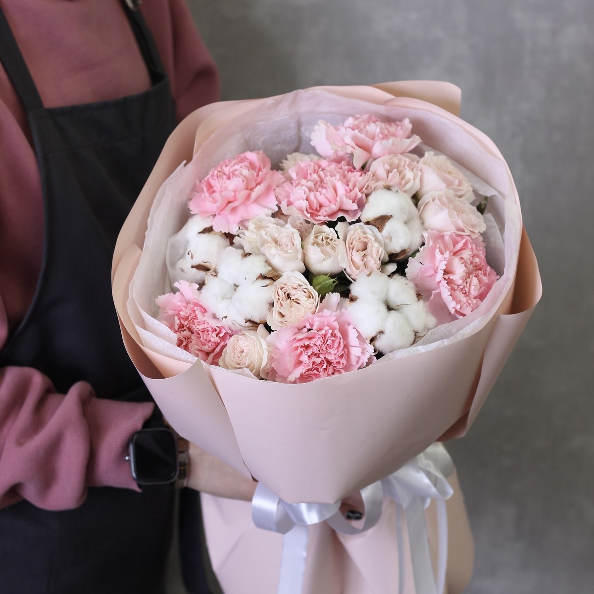 Нежный букет с кустовыми розовыми